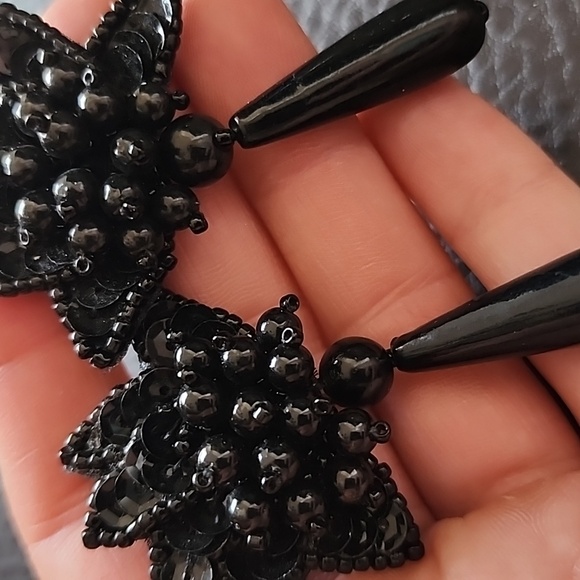 VTG Black Beaded Earrings - Picture 5 of 9